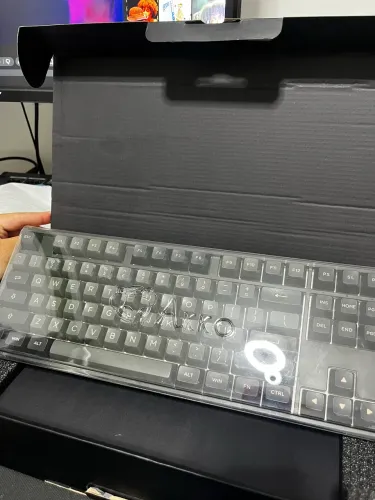 TECLADO GAMER AKKO 5087 QMK ( PREÇO DE BANANA )