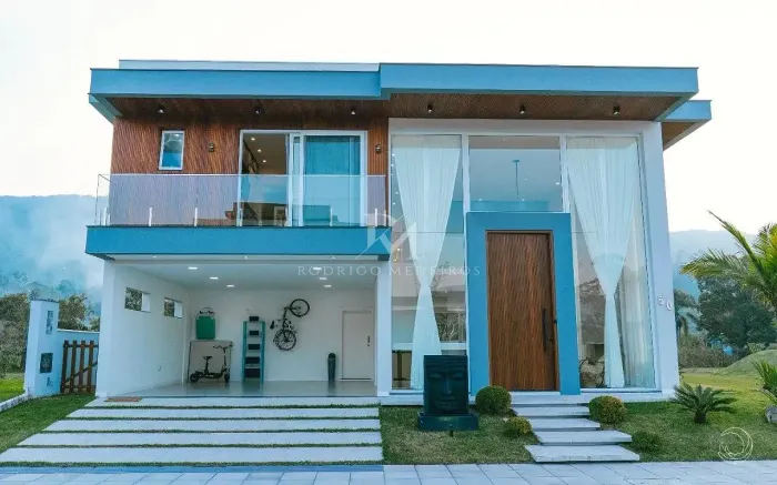 Casa em condomínio fechado com 5 dormitórios no Ratones, Florianópolis/SC