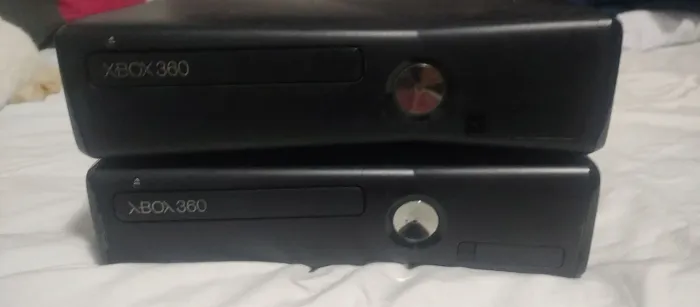 Dois consoles xbox 360 slim (defeito)