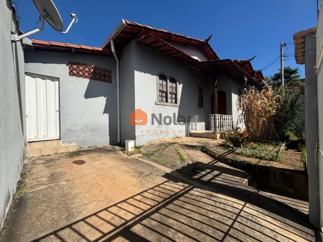 Casa á venda de 3 quartos com suíte no Bairro Planalto em Belo Horizonte MG