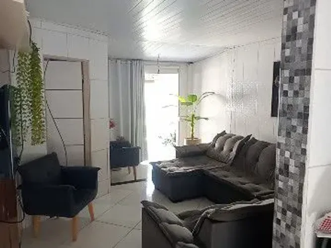Sofá e duas poltronas