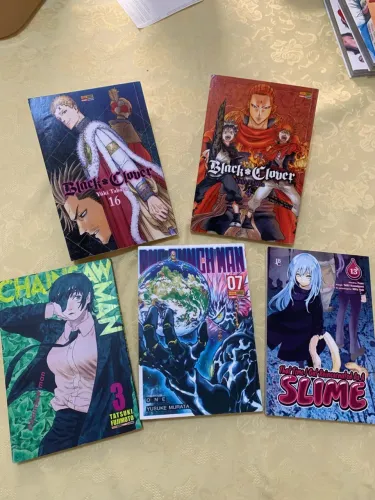 Lote de Mangás - Chainsaw Man, One Punch Man, Black Clover e Rimuru