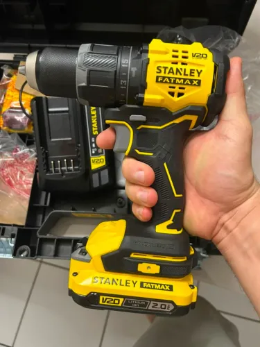 Nova Parafusadeira Stanley SBD717DT2 LACRADA