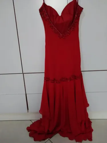 Vendo vestidos de festa bordados