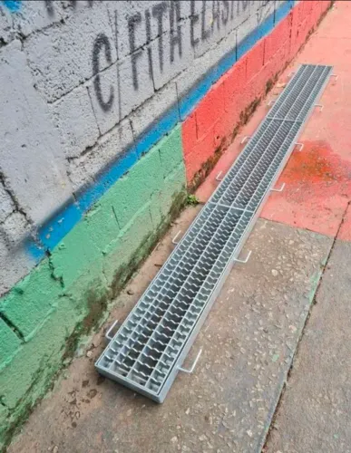 Grade 3 metros reforçada galvanizado a fogo suporta caminhao