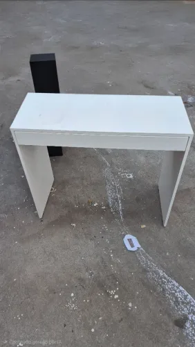 Mesa gaveteira branca