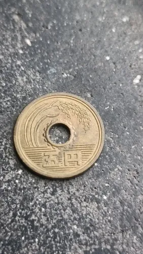 Moeda Japonesa 5 Ienes "goen" -  ¥0,05 moeda da sorte