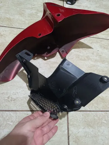 YAMAHA FZ25 PARALAMA + CARENAGEM INFERIOR INTERNO DIREITO - B97F836L00