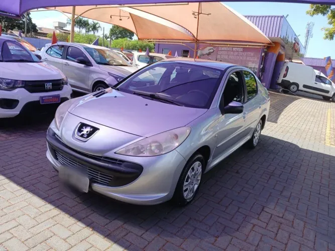 Peugeot 207 Sedan Passion XR 1.4 Flex 8V 4P 2010