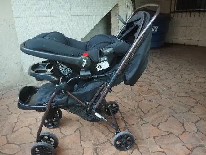 Carrinho de Bebê com bebe conforto (COSCO). EXCELENTE ESTADO!