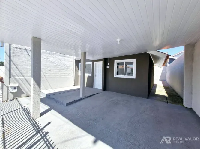 Casa Modernizada de 02 Dormitórios para Locação no Bairro Nações em Fazenda Rio Grande