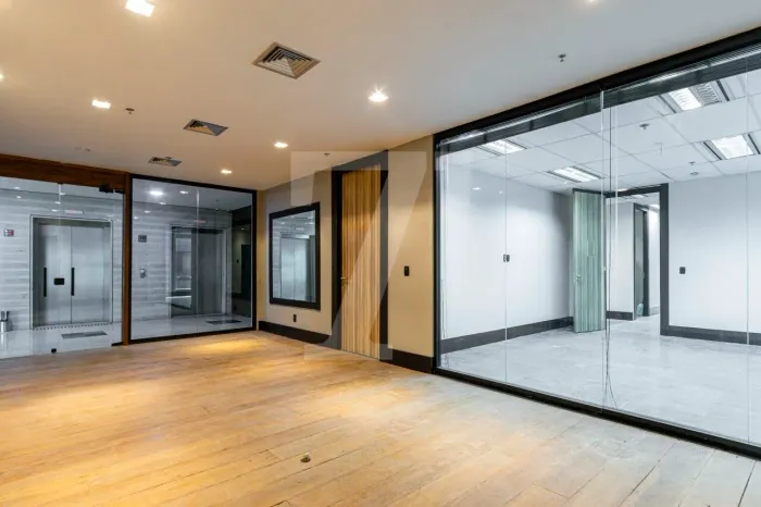 Conjunto Comercial com 660 m² em prédio moderno na Berrini