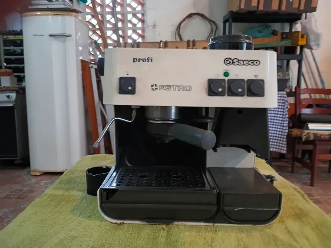 Cafeteira saeco modelo estro