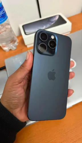 iPhone 15 Pro max 256gb zero detalhes