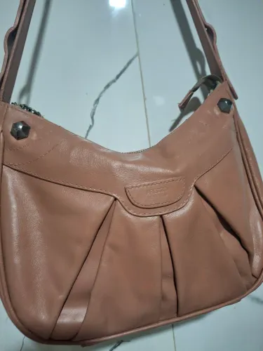 Vendo bolsa toda em couro arezzo