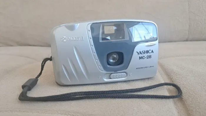 Camera Yashica Kyocera MC 28