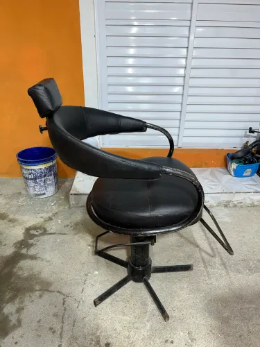 Cadeira Cabelereiro Barbeiro Poltrona Salão preta