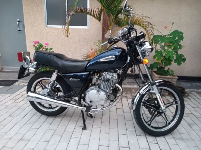 Suzuki Intruder 125 - 2008 - 43.500 km (Impecável)