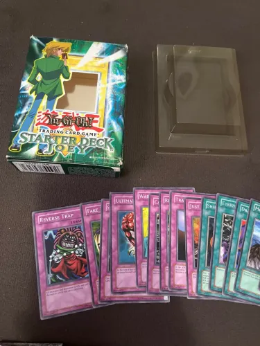 Yugioh deck joey starter raro antigo não está completo