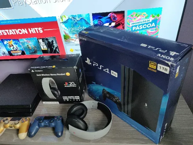 PS4 Pro com caixa + 3 controles + Headset Gold (leia a descrição)