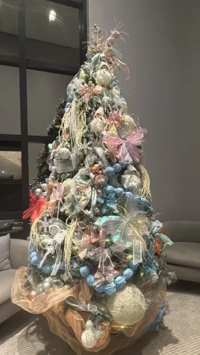 VENDO ÁRVORE DE NATAL COM 3,20mts