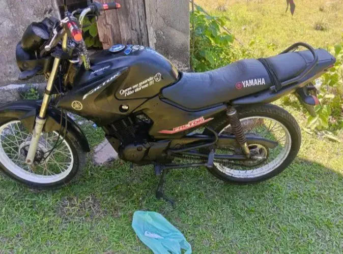 Moto facto 2011 com débito de 2000 valor 4500 sou de recife