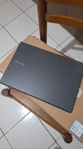 Vendo Notebook Positivo Zero na Caixa.