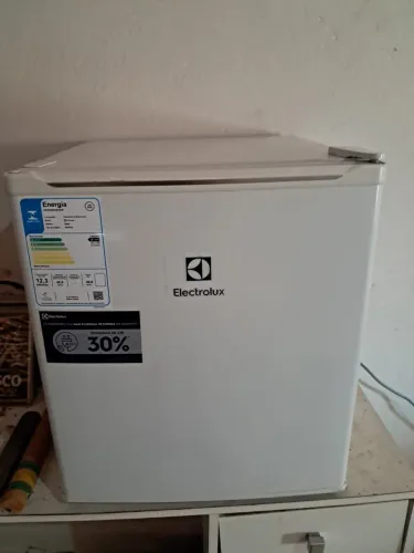Frigobar Electrolux branco