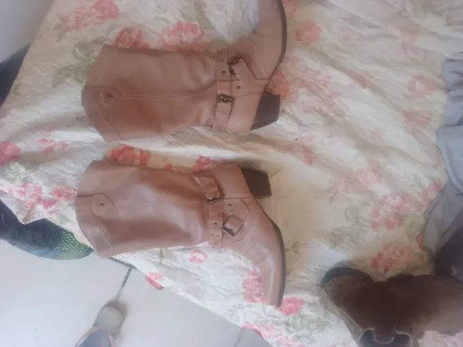 Bota de couro feminina