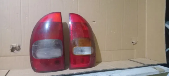 Lanterna traseira Corsa hatch  94/99 lisa