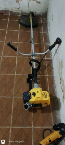 Operado de roçadeira