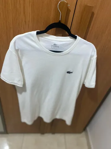 CAMISETA LACOSTE BRANCA À VENDA!