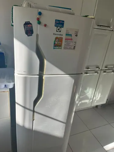 Geladeira electrolux 263L toda em ordem gelado bem