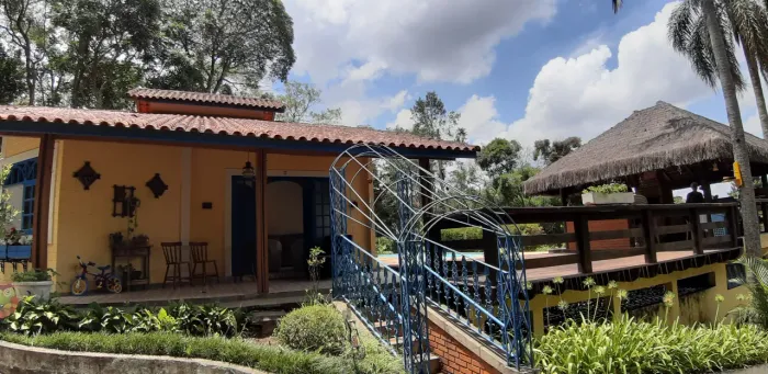 Casa em condomínio no Jardim dos Ipês - Embu das Artes - SP.