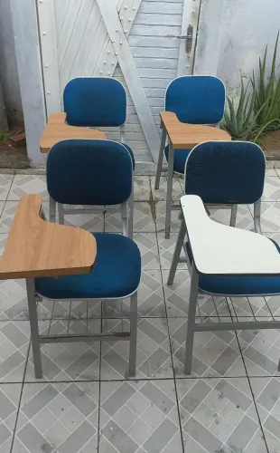 ? Vendo 4 Cadeiras Universitárias Estofadas ideais para escolas, cursos,escritórios, sala