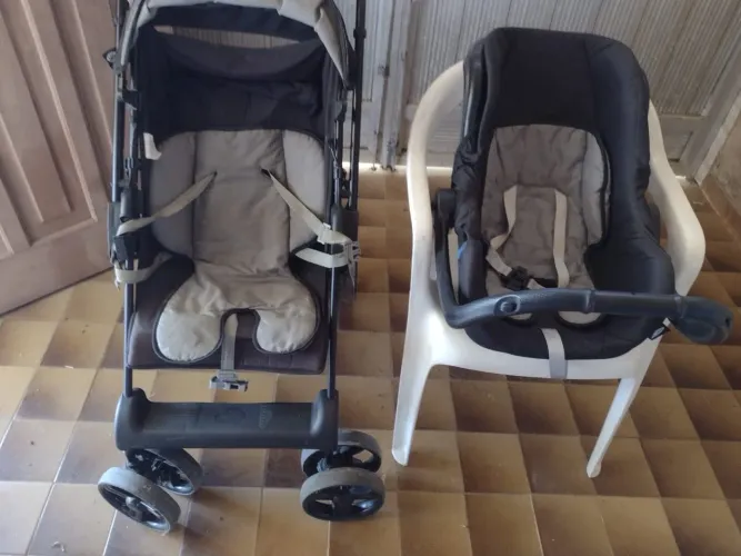Carrinho de bebê com bebê conforto junto, foi usado por menos de 1 mês praticamente novo
