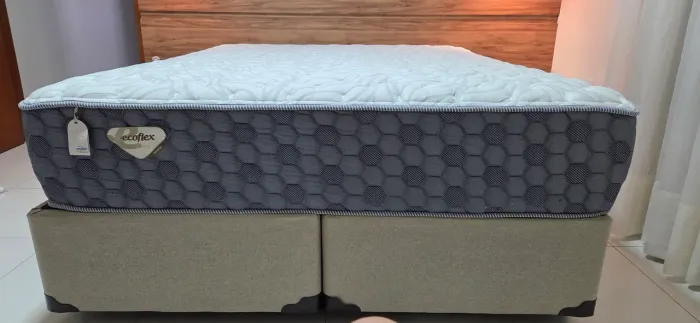 Vendo Colchão Ecoflex Previlegi Queen, apenas 5 meses de uso, com nota fiscal e garantia. 