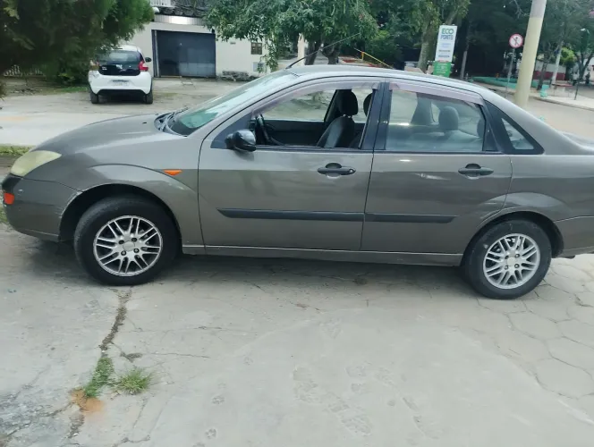 Ford Focus Sedan 2.0 16v/2.0 16V Flex 4P 2001