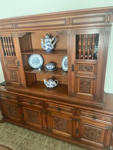 Cristaleira Buffet Estilo Arca e Oratório em Madeira Maciça - 2,20m x 2m