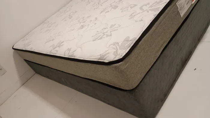 Cama Box com colchão