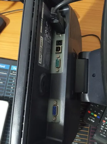 Monitor Elo usado (como o modelo ideaL para automação e PDV com o cabo de força(29x35cm)