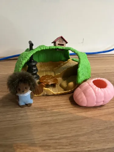 Sylvanian Families: Esconderijo do Bebê Porco-Espinho