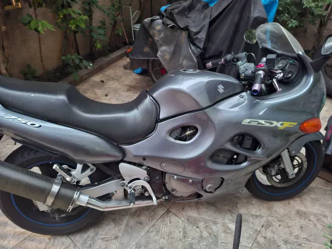 GSX-750 F