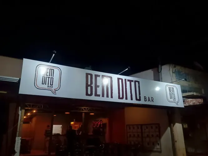 Placas e Faixadas