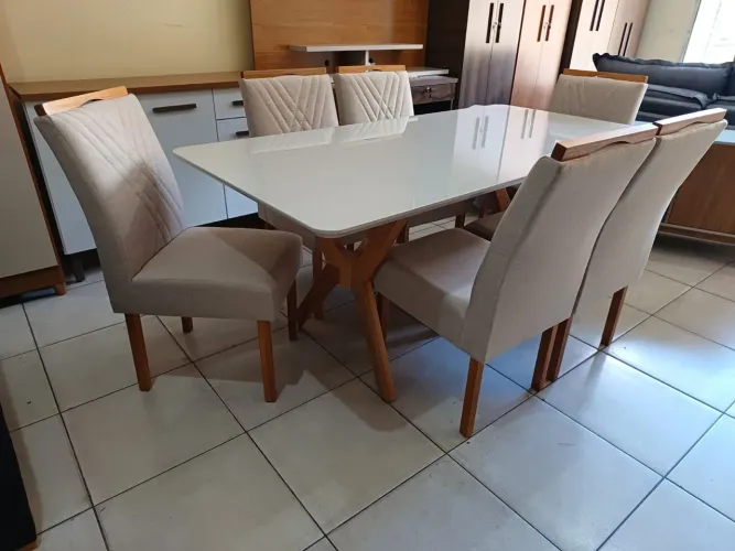 Jogo Completo De Mesa De Jantar 1.80 por 90 pé de madeira maciça.