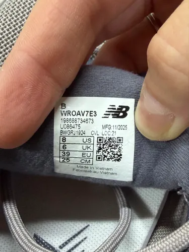Tênis cinza New Balance Fresh Foam Roav Feminino com entressola branca. num.37 