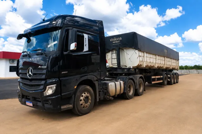 Conjunto Actros 2651 - Caçamba 4eixo