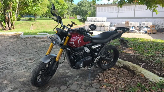 Triumph speed 400 IPVA e licenciamenros pagos 