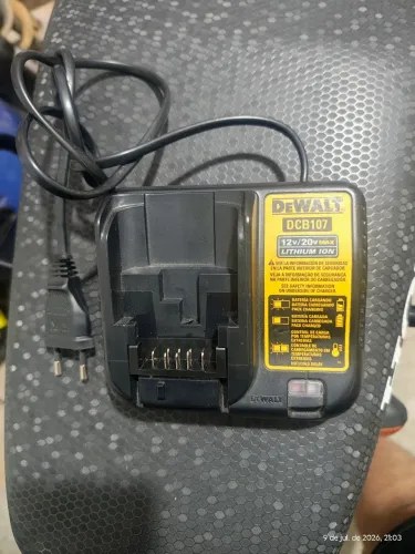 Carregador Dewalt de bateria DCB 107 igual novo