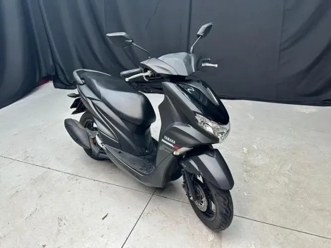 YAMAHA FLUO 125 2025